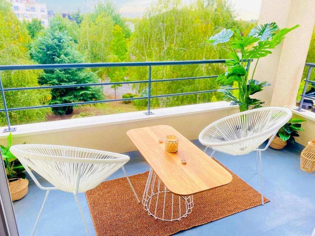 T2 Tres Charmant A Cergy Le Haut A Seulement 2 Min A Pied De La Gare !! Parking Prive Apartment Exterior photo