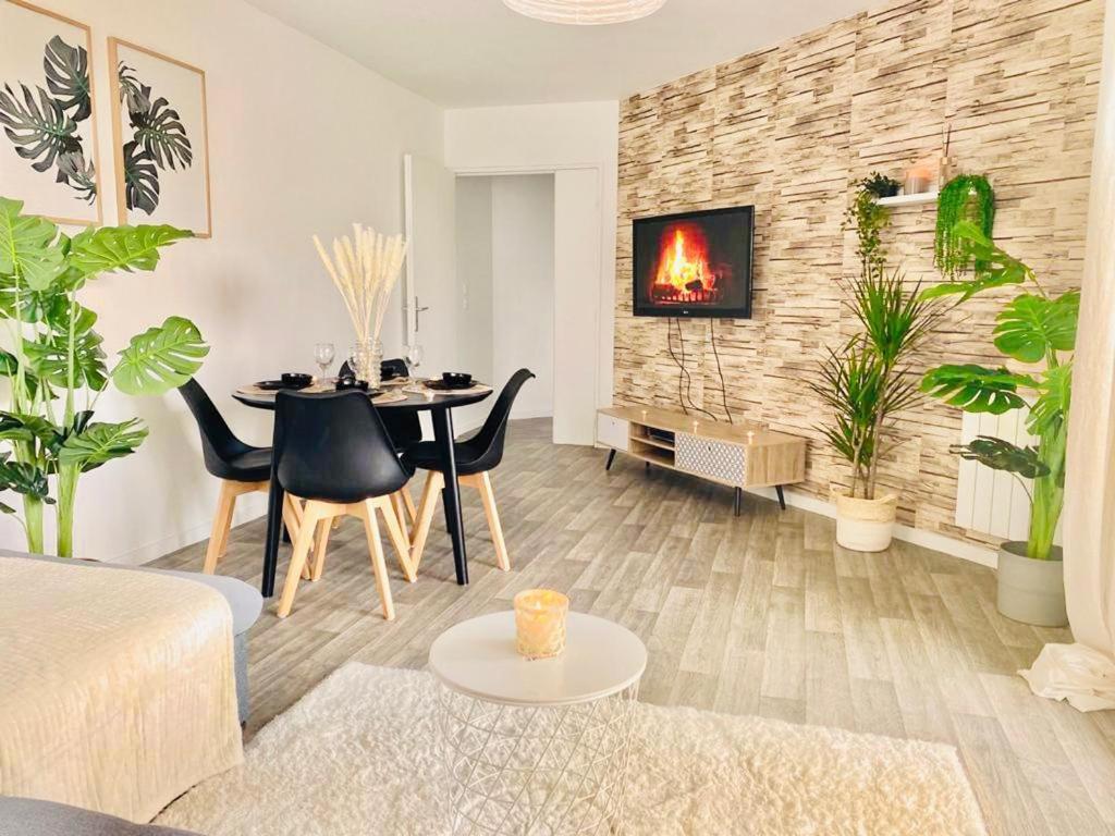T2 Tres Charmant A Cergy Le Haut A Seulement 2 Min A Pied De La Gare !! Parking Prive Apartment Exterior photo