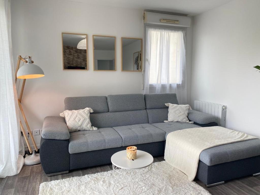 T2 Tres Charmant A Cergy Le Haut A Seulement 2 Min A Pied De La Gare !! Parking Prive Apartment Exterior photo